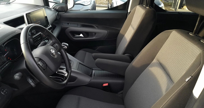 Toyota Proace City Verso cena 96900 przebieg: 45200, rok produkcji 2020 z Szczecin małe 172